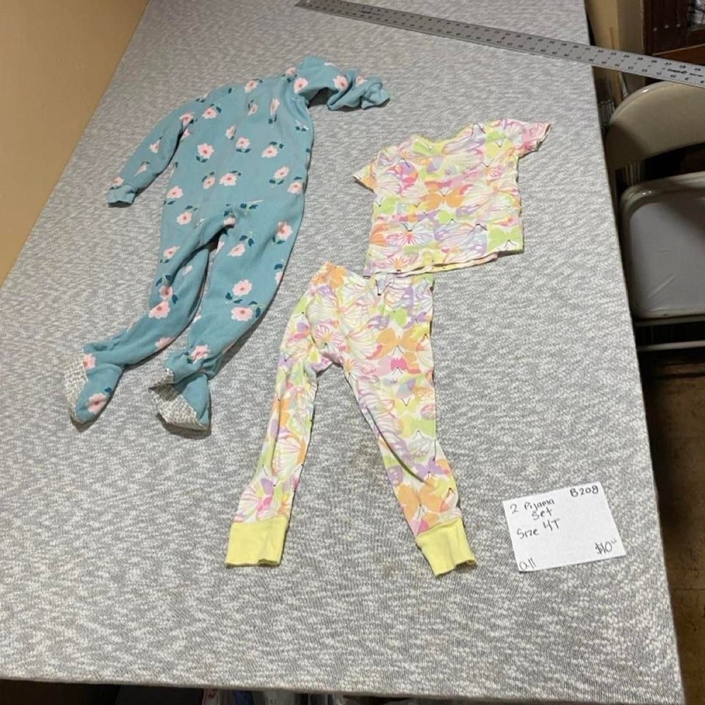 girl size 4 pajama bundle. SKU-B208 - Picture 5 of 6